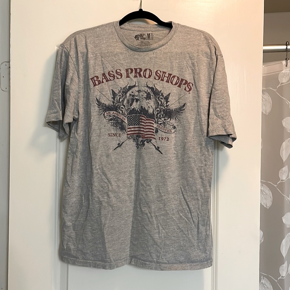 Bass Pro Mens shirt. Size Medium